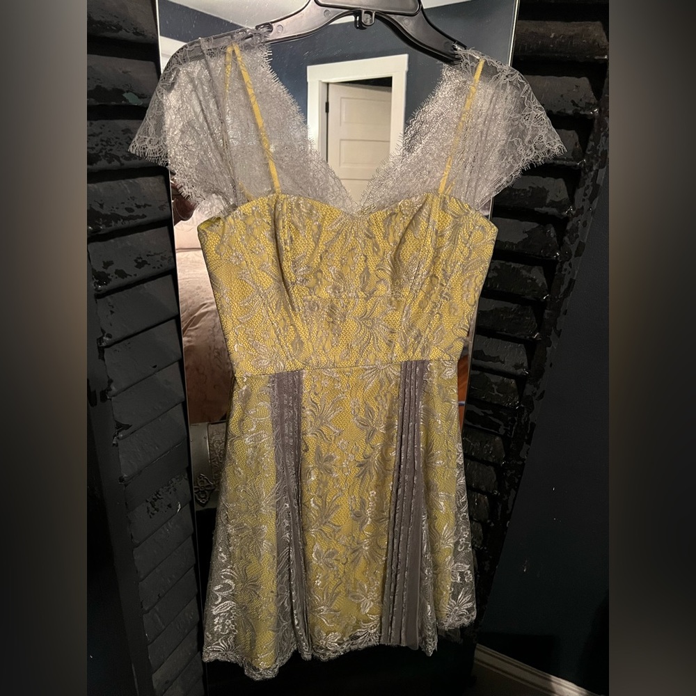 BCBGMAXAZARIA Yellow & Silver Cap Sleeve Lace Dress